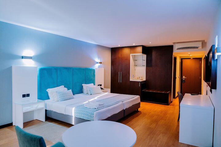 Room 15 of 32