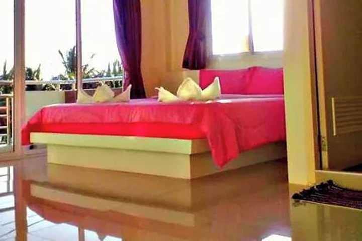 Room 18 of 114