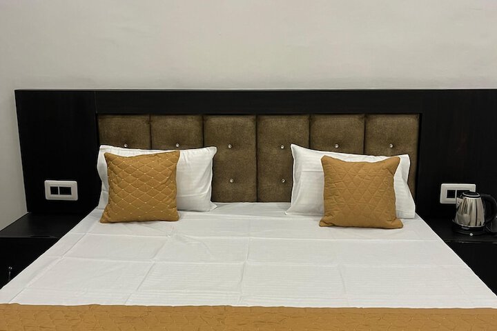 Room 12 of 26