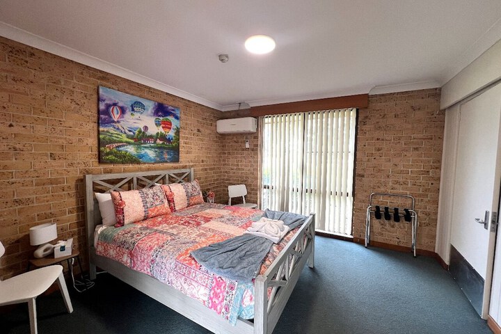 Room 2 of 20