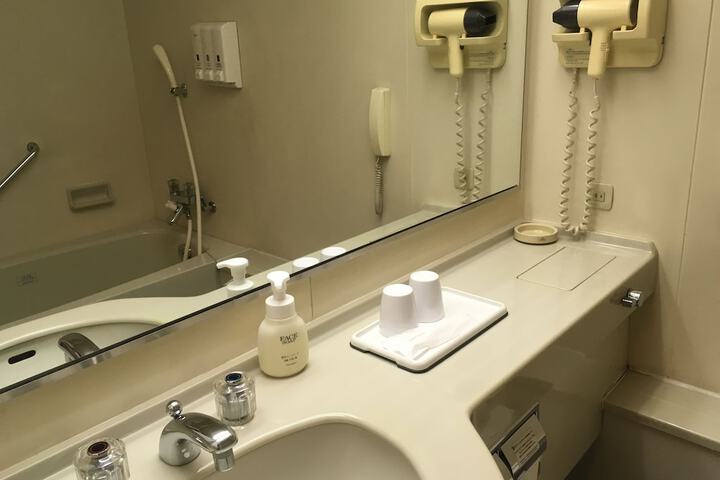 Room 21 of 43
