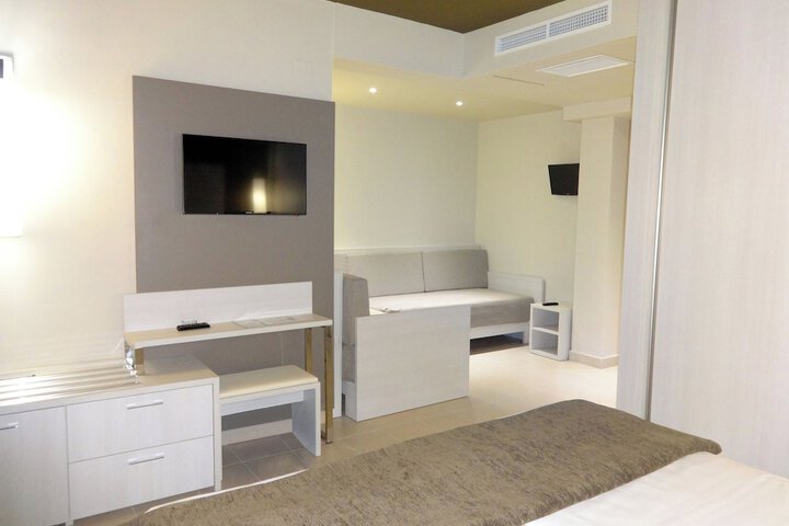 Room 31 of 153