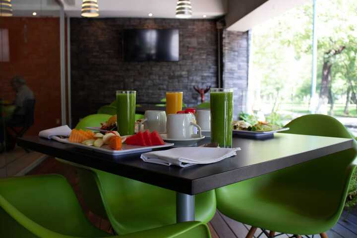 Dining 37 of 63