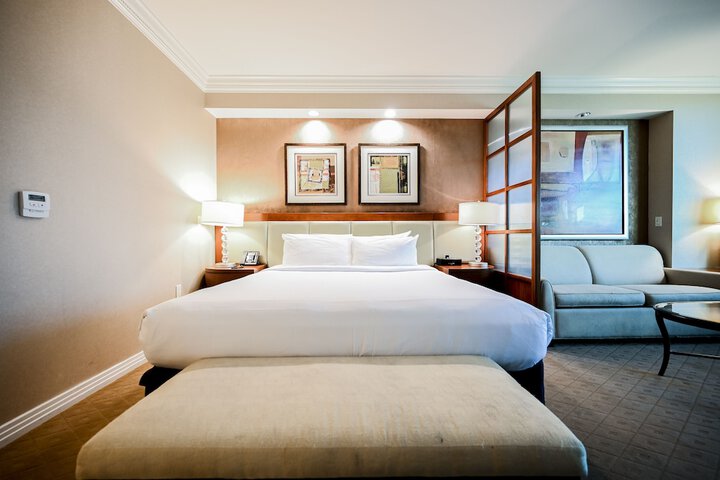 Room 7 of 105