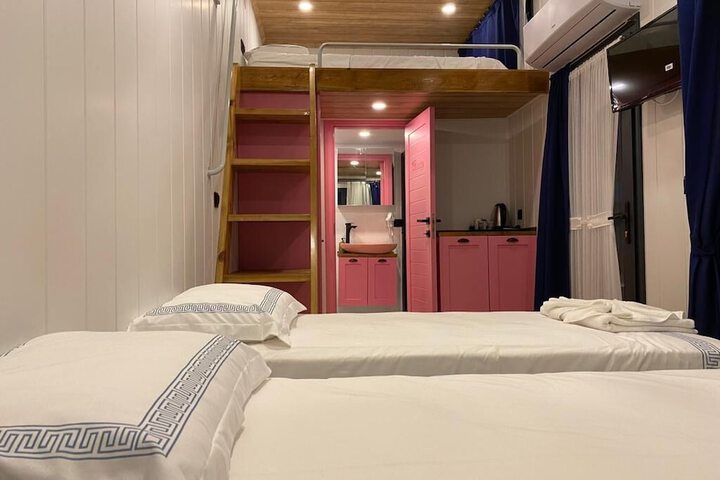 Room 9 of 19