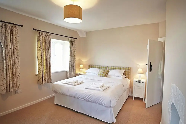 Room 2 of 13