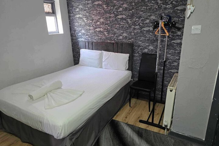 Room 28 of 48