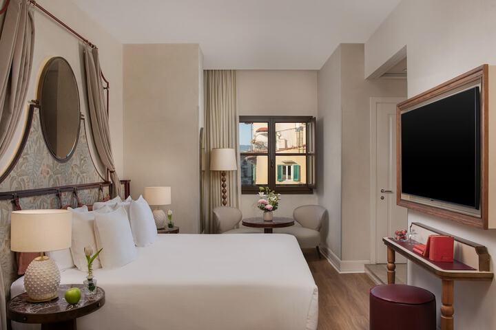 Room 46 of 112