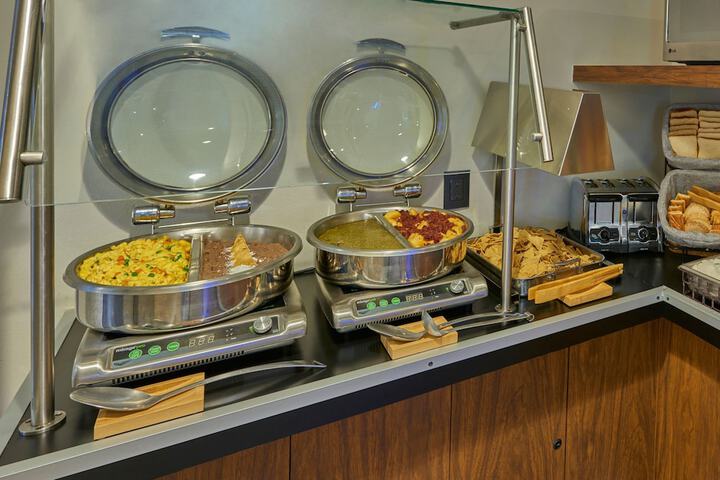Breakfast/Coffee Service 24 of 36