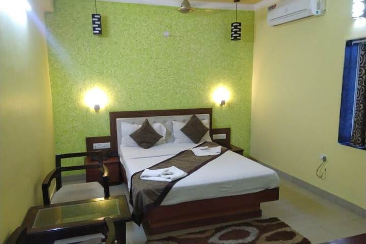 Room 12 of 25