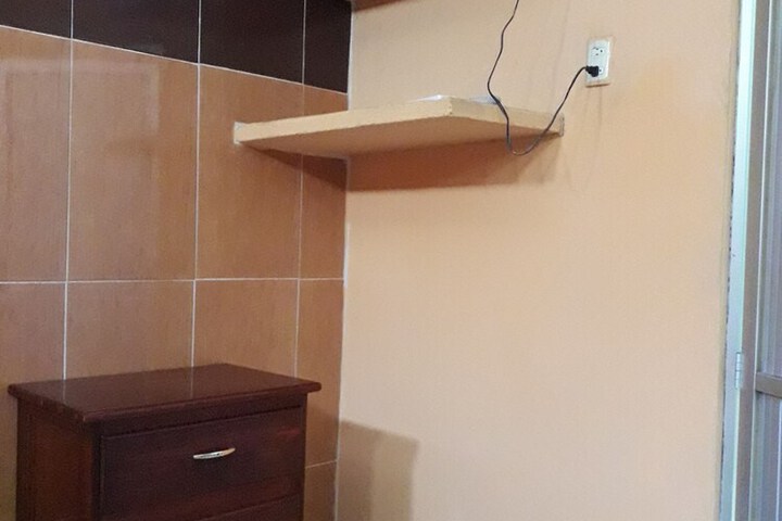 Room 4 of 8
