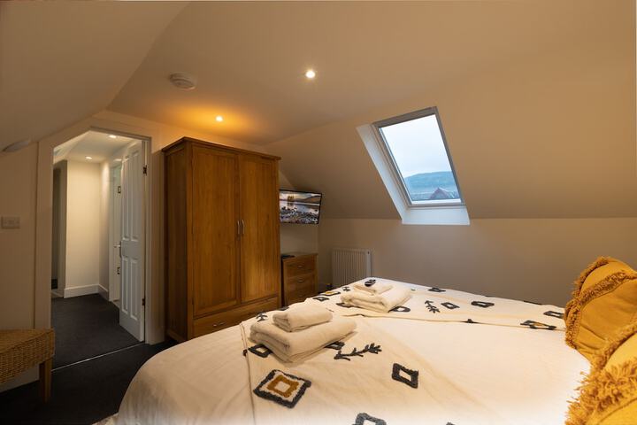 Room 28 of 403