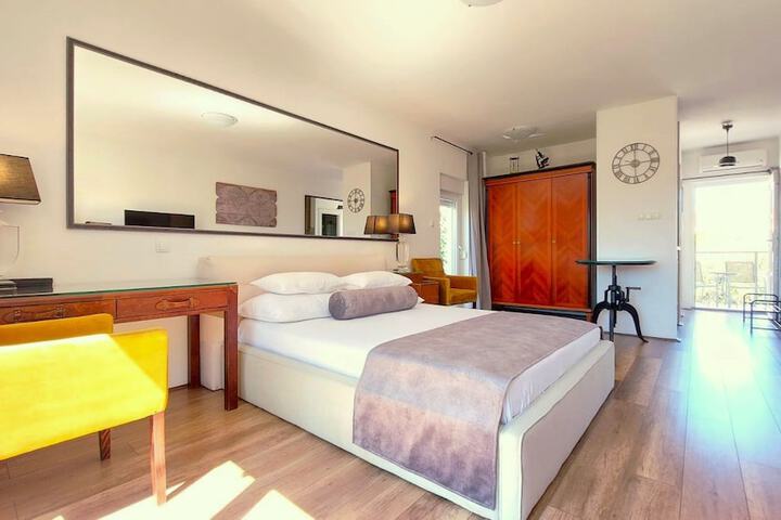 Room 16 of 121