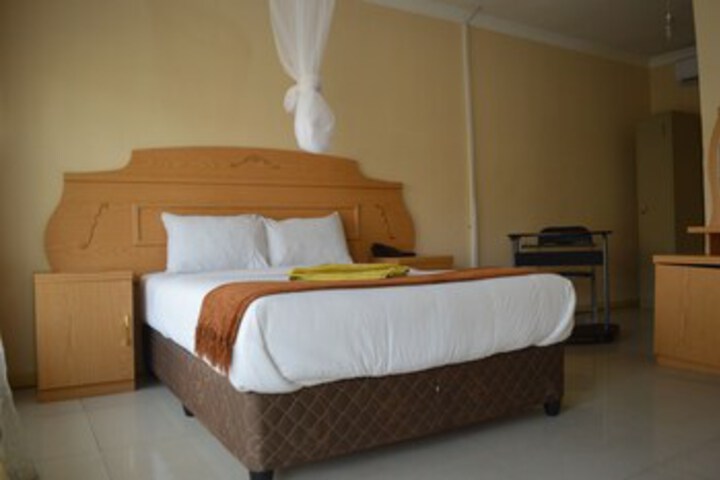 Marine Lodge