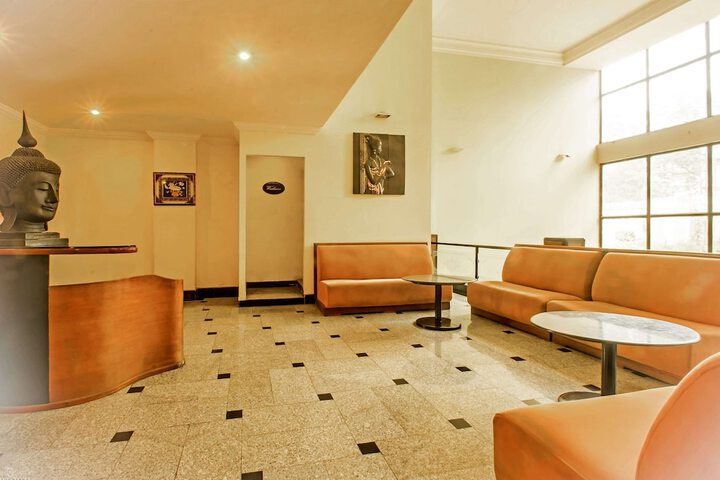 Entrance & Lobby