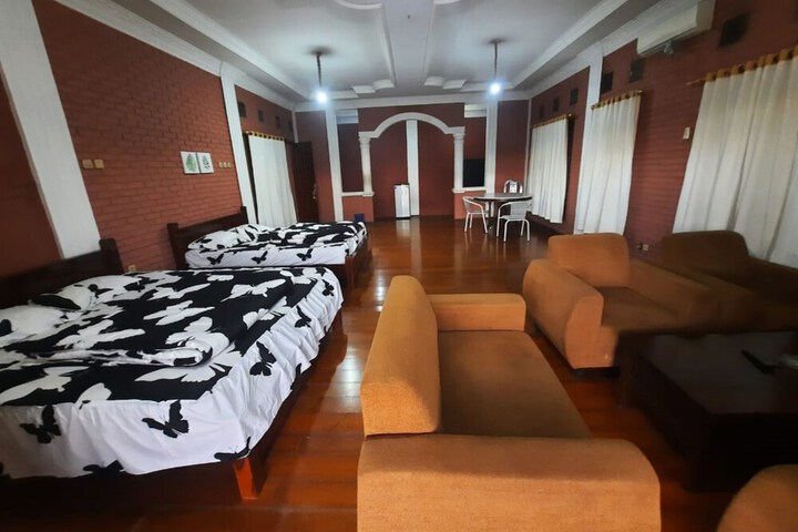 Room 11 of 34
