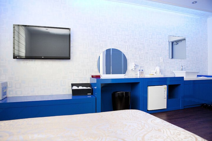 Room 6 of 81