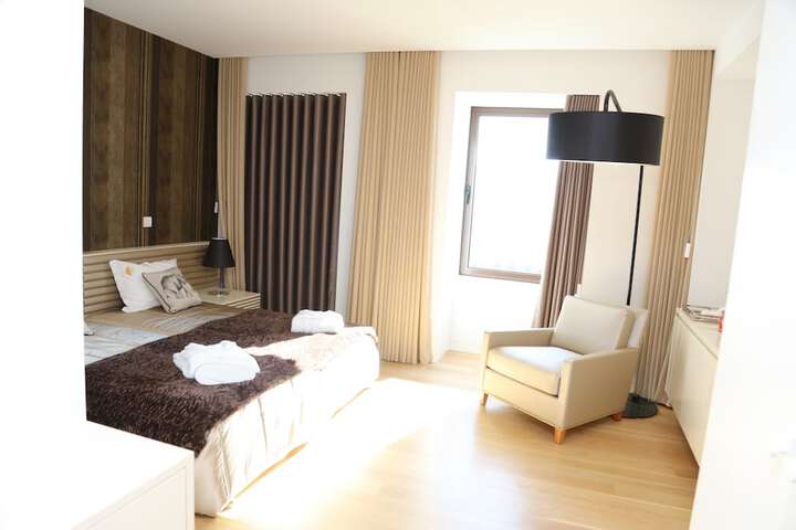 Room 7 of 73