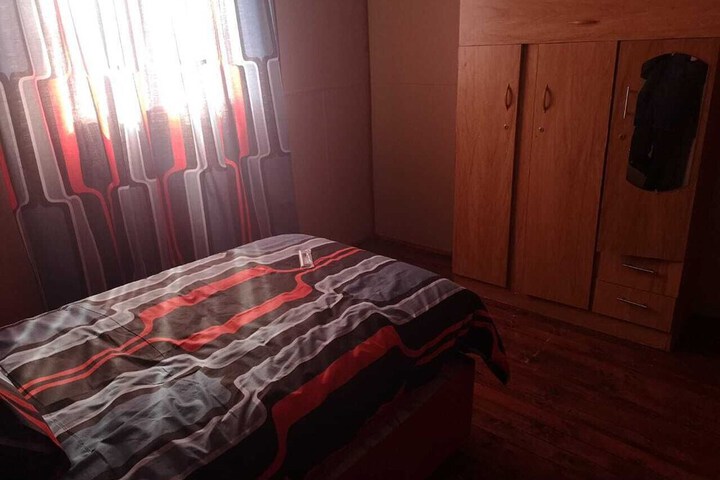 Room 3 of 8