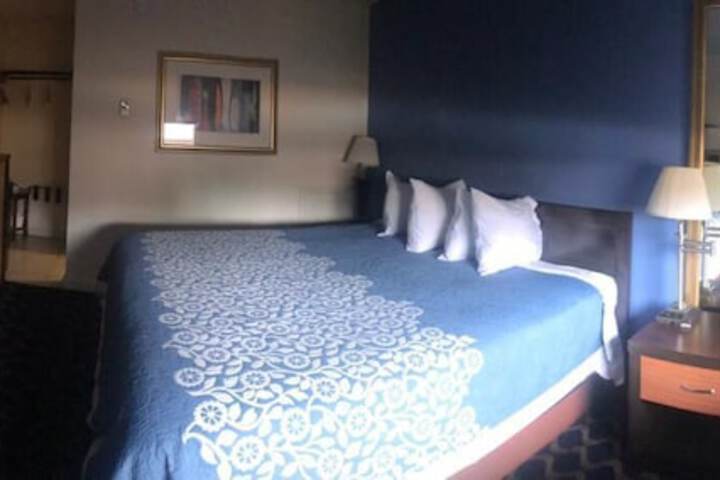 Standard | King Bed (2 of 7)
