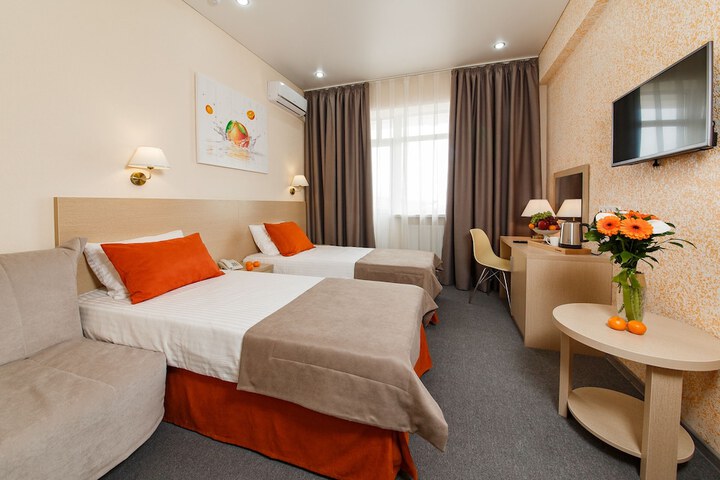 Room 10 of 33