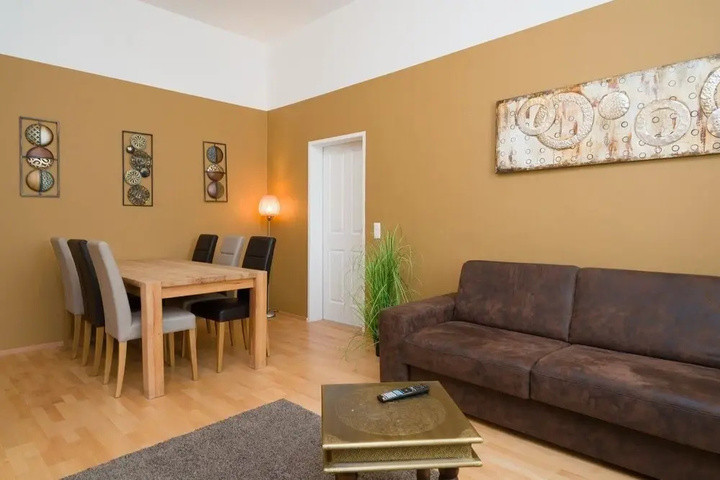Room 13 of 18