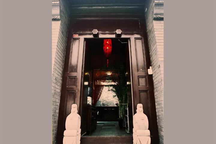 Exterior of Kelly‘s Courtyard Hotel