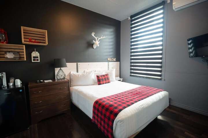 Room 9 of 37
