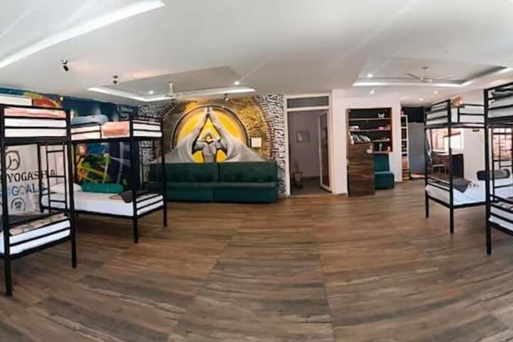 Room 26 of 38