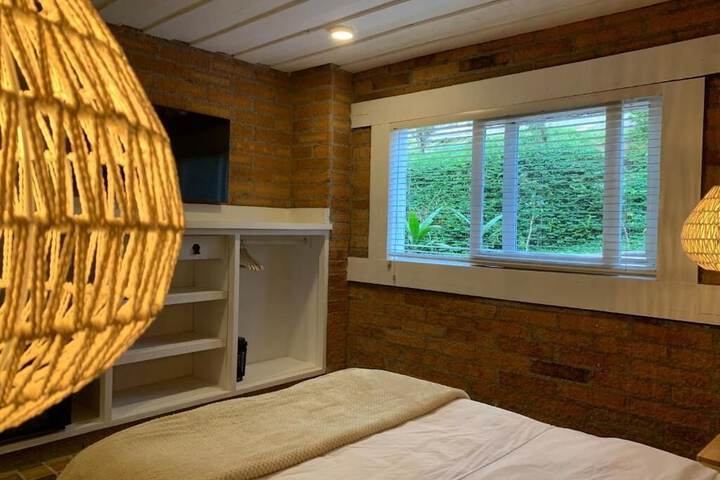 Room 8 of 33