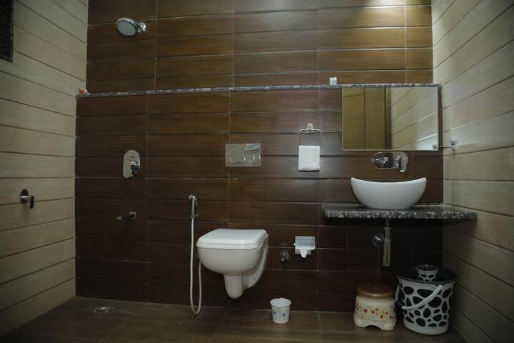 Room 12 of 26