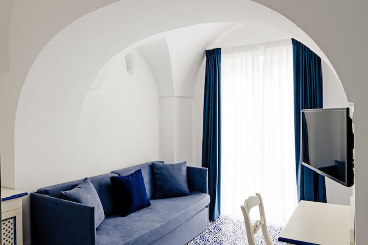 Room 4 of 50