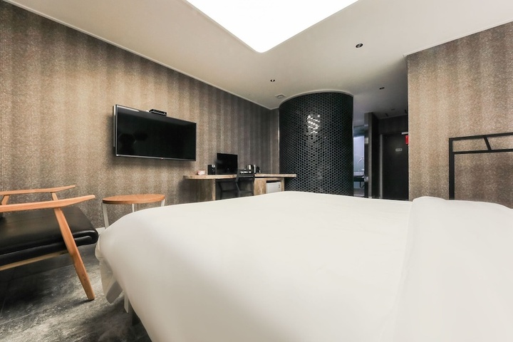 Room 5 of 7