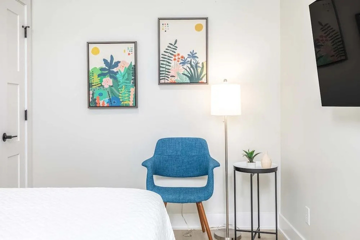 Room 4 of 17