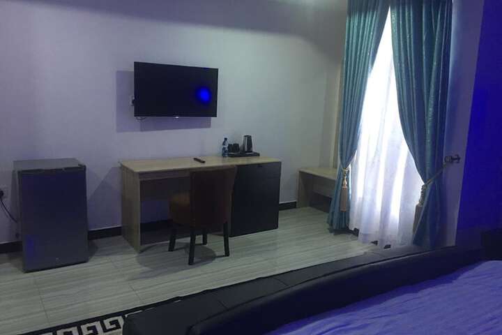 Room 5 of 33