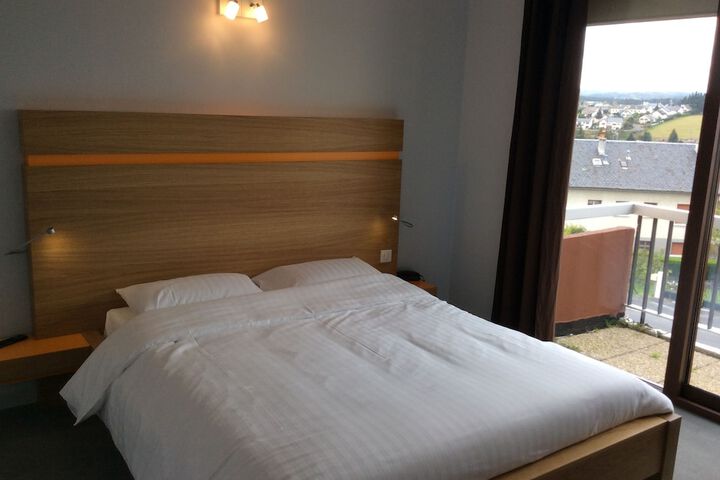 Room 9 of 38