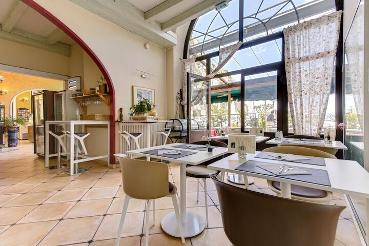 Breakfast area