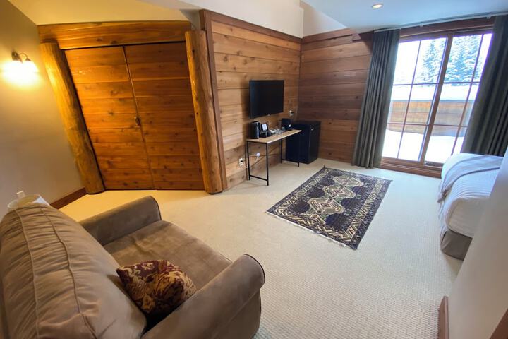 Room 9 of 28