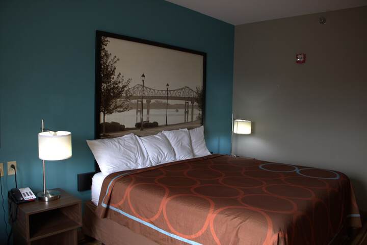 1 King Bed (4 of 11)