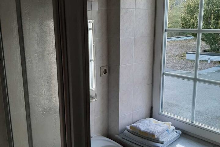 Room 5 of 6