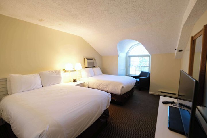 Room 13 of 138