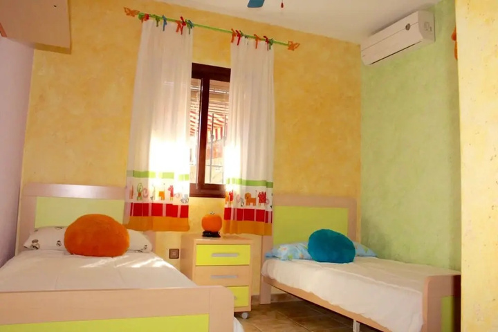 Room 5 of 12