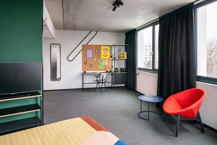 Room 15 of 90