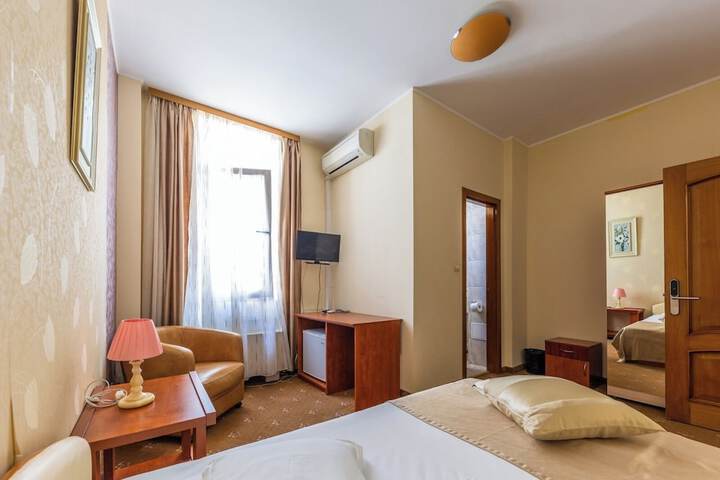 Room 9 of 37