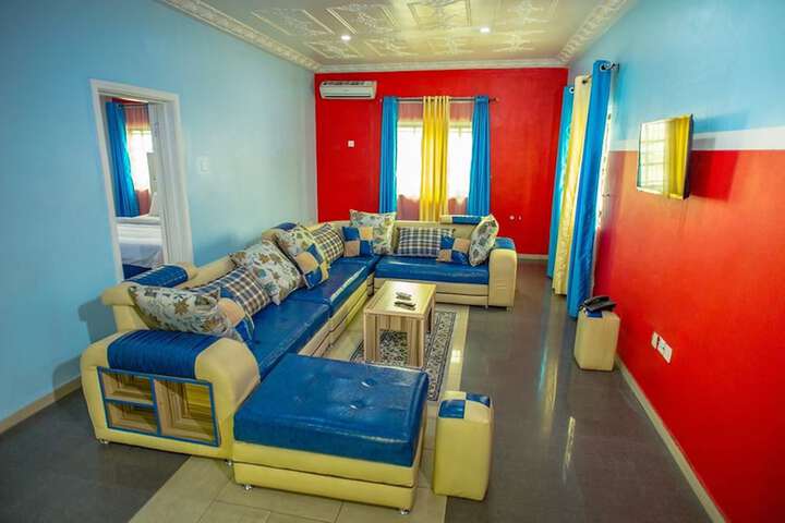 Room 10 of 16