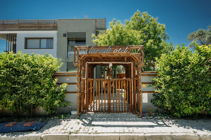 Laradi Otel