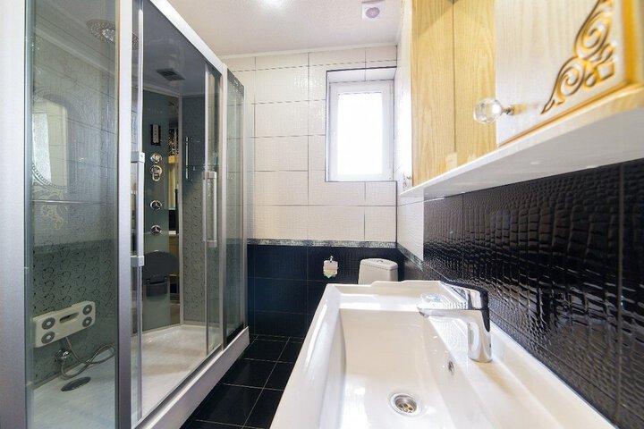 Room 14 of 28