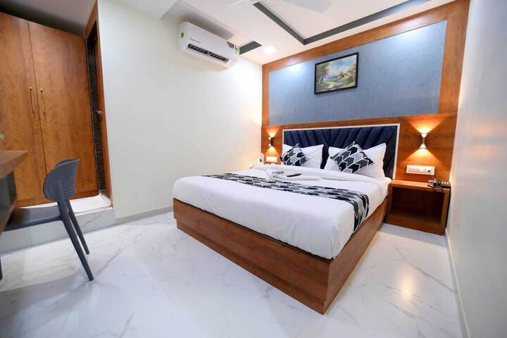 Room 10 of 25