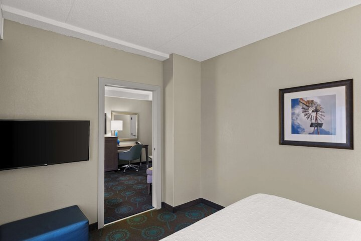 1 King Bed (3 of 36)