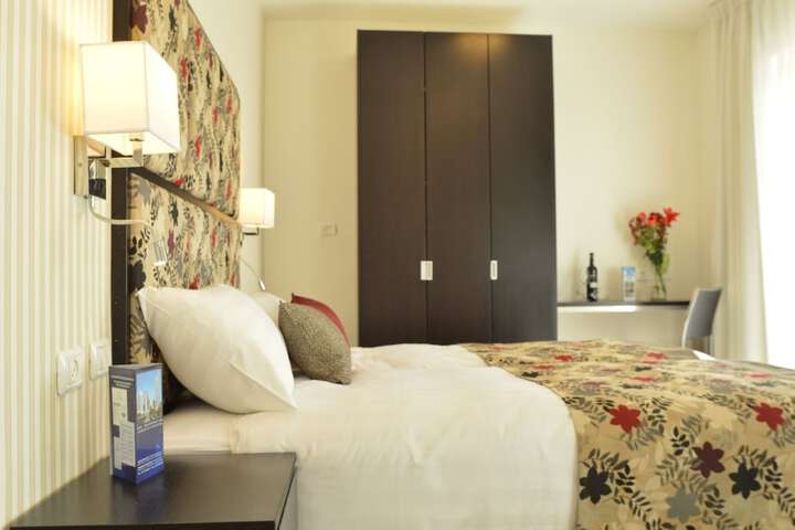 Room 5 of 50